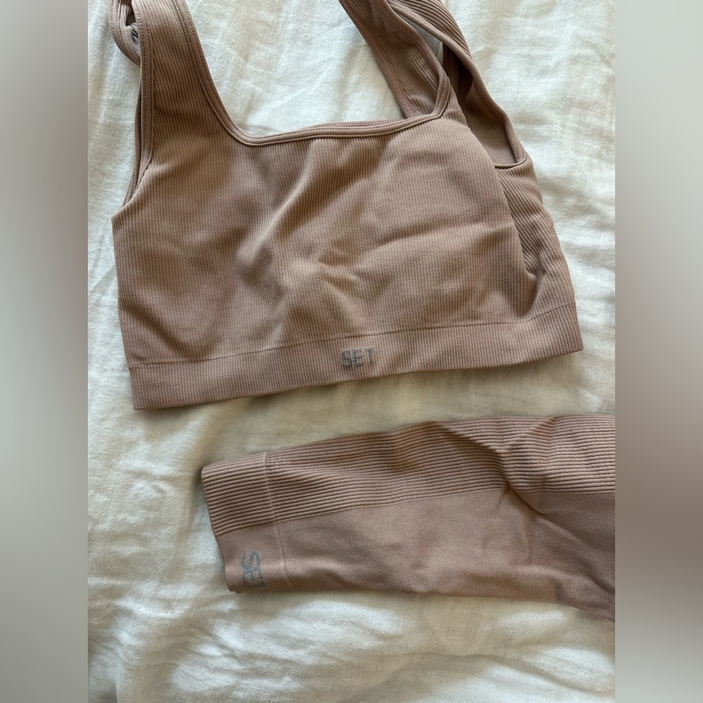 Set Active Leggings and Top Set